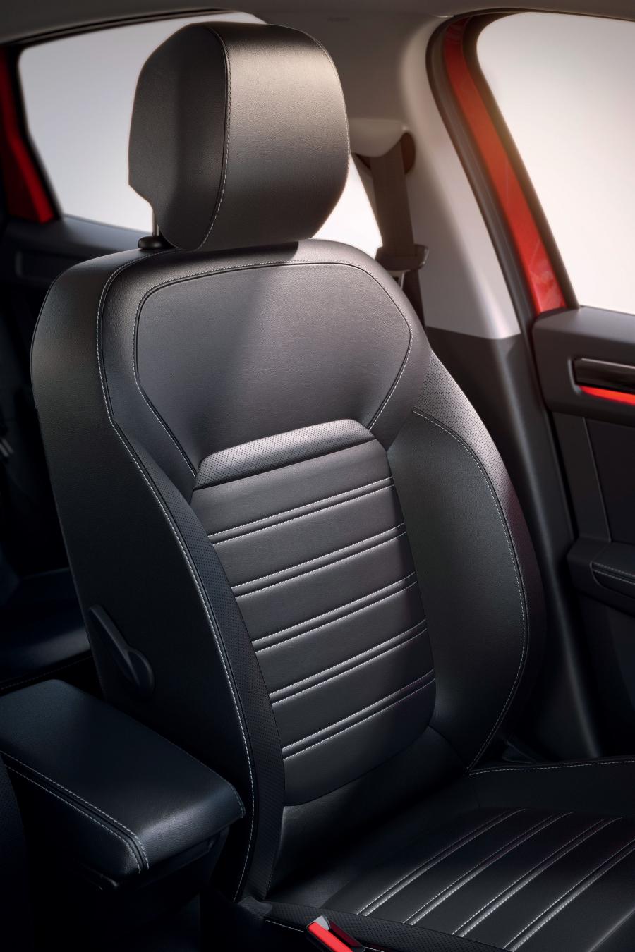 Детали интерьера Renault Arkana 2019 года  (фото 9 из 91)
